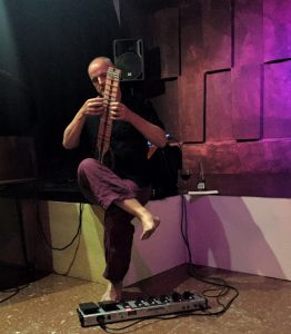 Impromptu poético :Heiko Plank tocando el Plank (su creación).